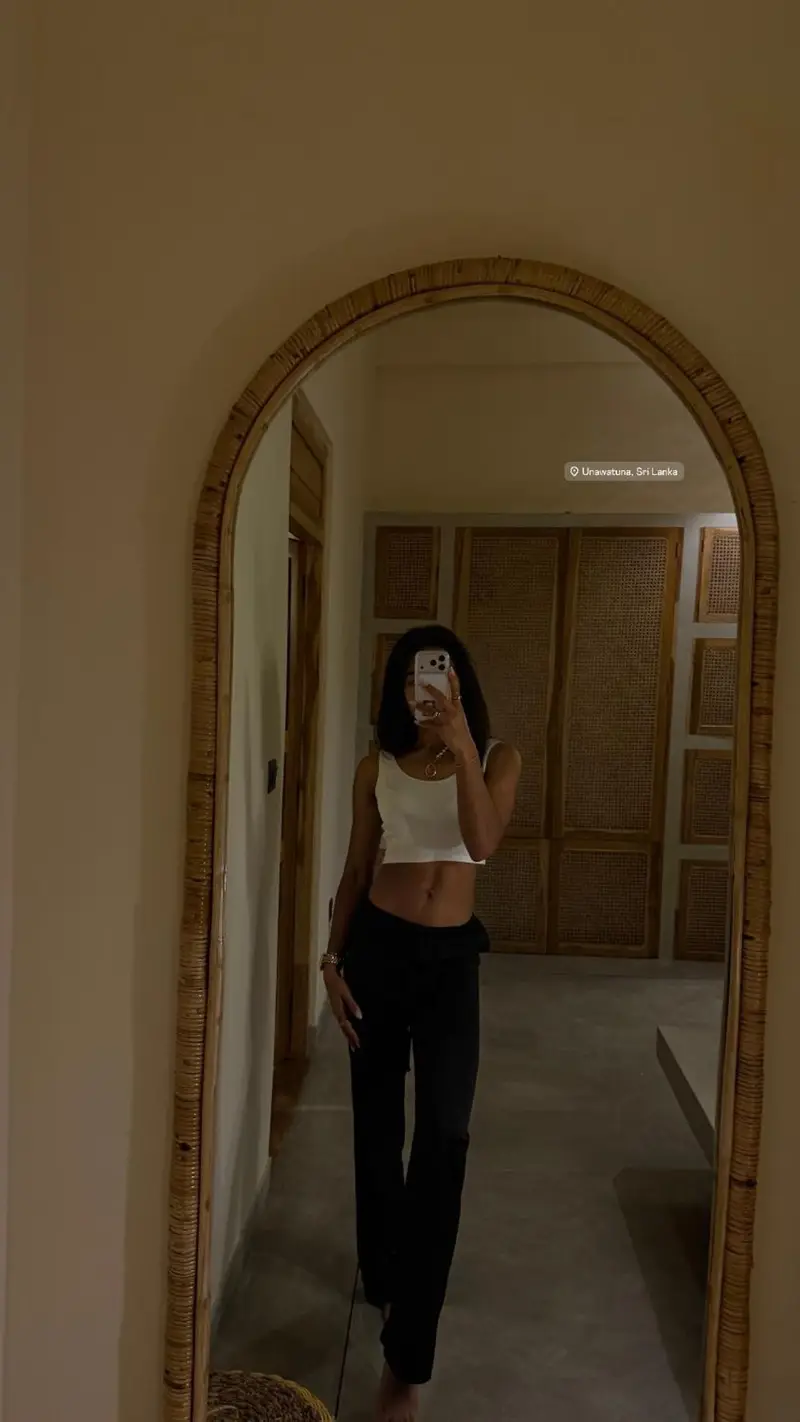 A guest’s mirror photo in the arched rattan mirror