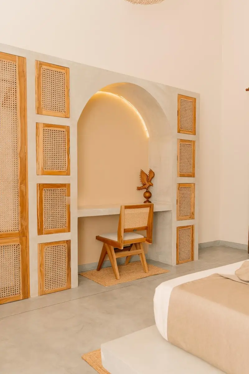 Rattan-panelled wardrobe and arched desk niche in a Deluxe Room